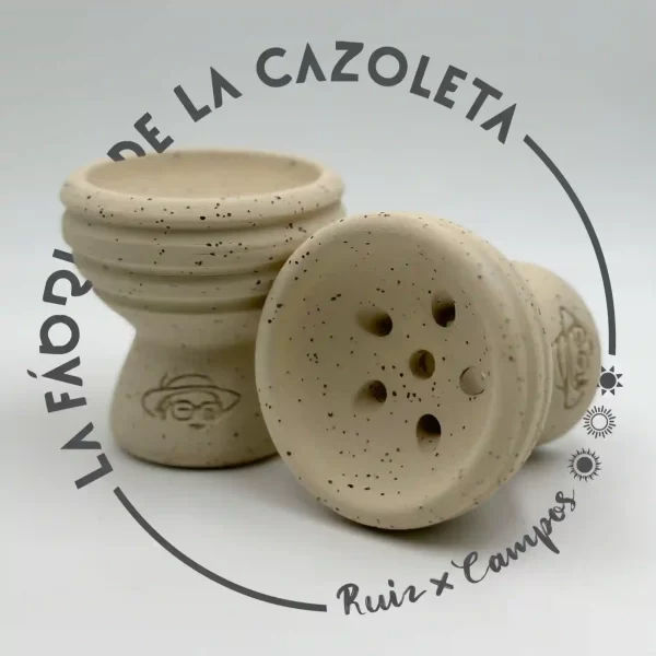 Cazoleta de barro original y exclusiva cien por cien artesanal para shisha hecha a mano por la Fábrica de la Cazoleta